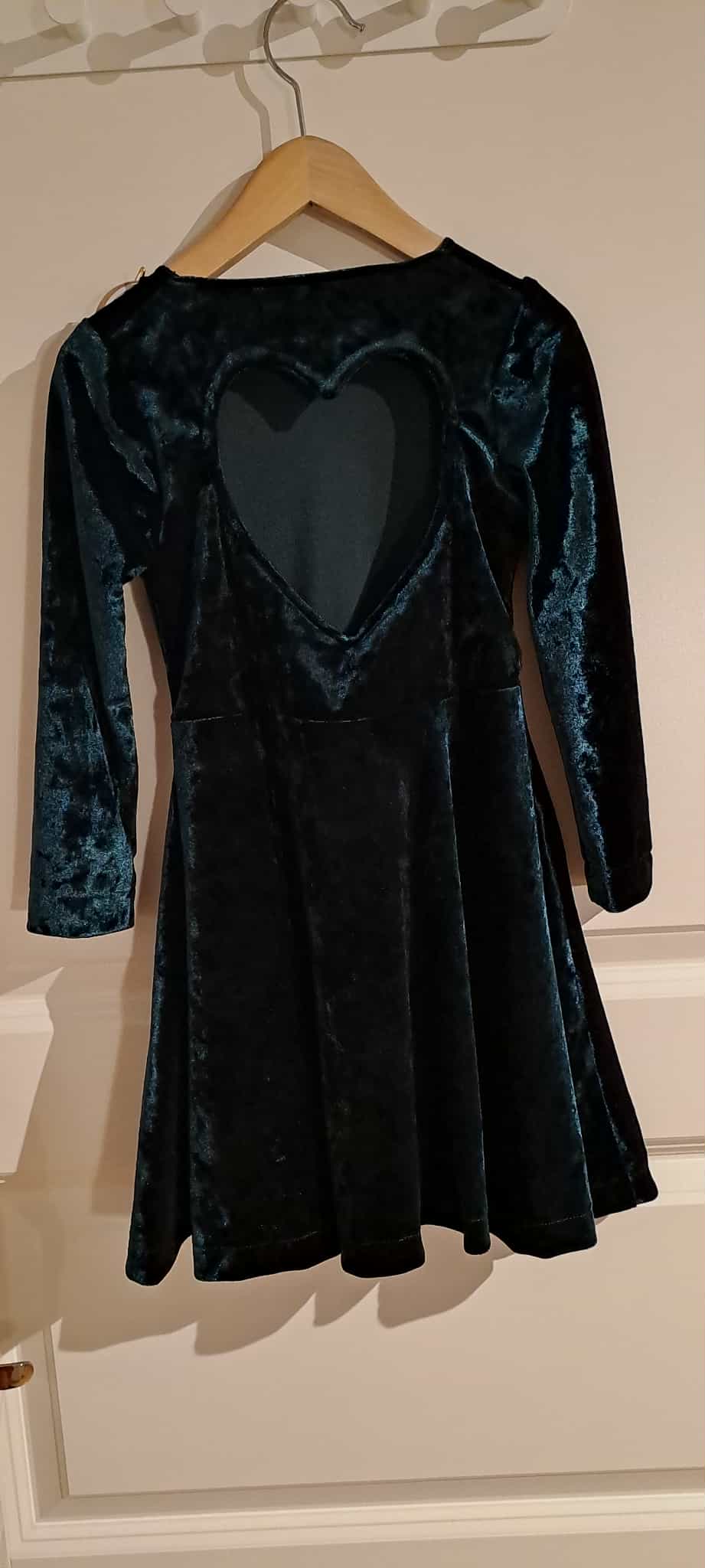 Julekjole i fløyel med hjerte i ryggen - barn