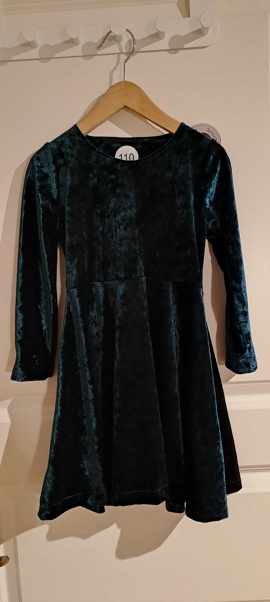 Julekjole i fløyel med hjerte i ryggen - barn